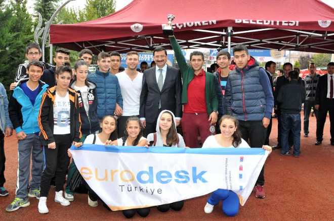 Keçiörende Gençlerden Eurodesk Bayrak Yarışı