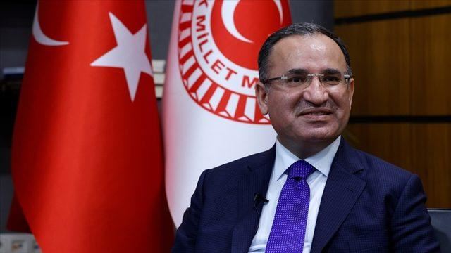 Adalet Bakanı Abdülhamit Gül istifa etti! Yerine Bekir Bozdağ atandı