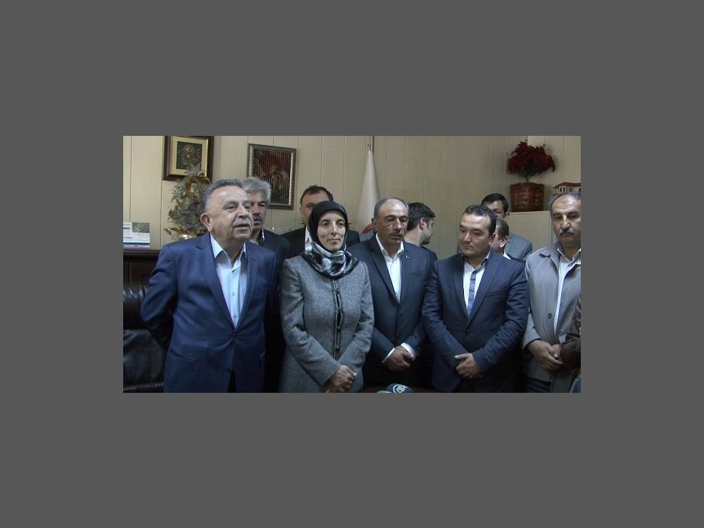Türkiye`nin İlk Başörtülü Belediye Başkanı