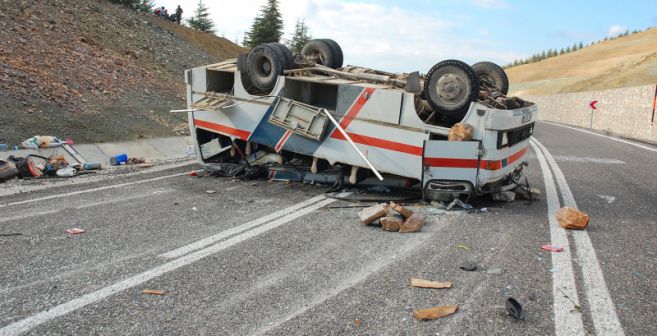 İşçi taşıyan midibüs kaza yaptı: 12 ölü