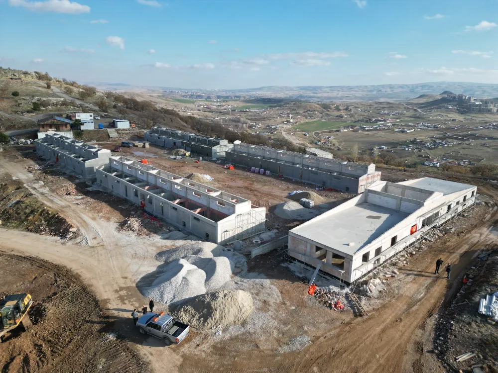 SOKAK HAYVANLARI YAŞAM VE REHABİLİTASYON MERKEZİ HIZLA TAMAMLANIYOR 