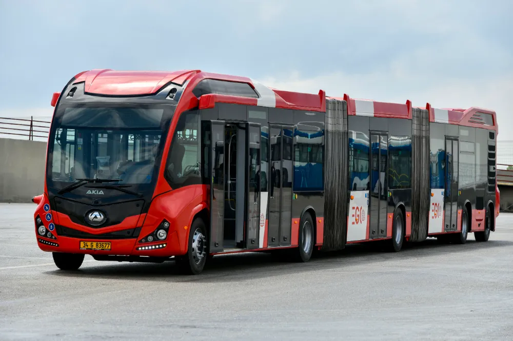 TOPLU ULAŞIMDA YENİ DÖNEM YÜKSEK KAPASİTELİ METROBÜSLER GELİYOR