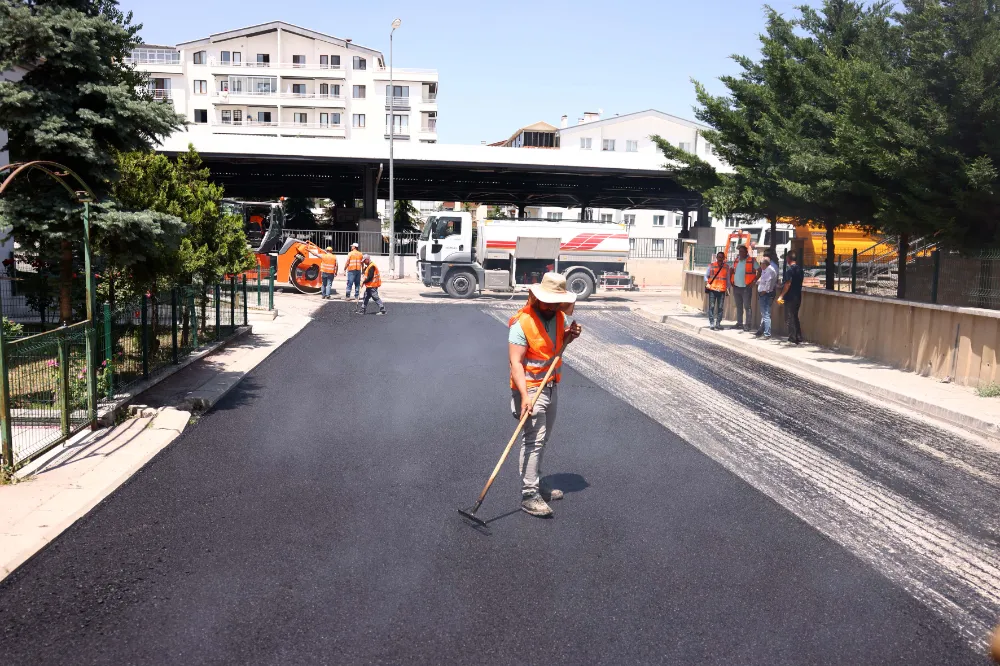ÇANKAYA’DA ASFALT SEFERBERLİĞİ BAŞLADI: HEDEF 100 BİN TON