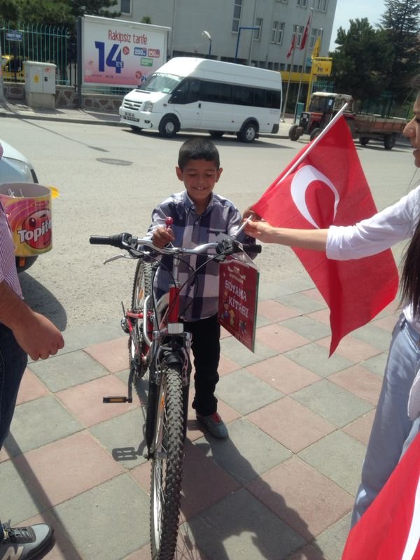 CHP gençliği Çocukları Unutmadı